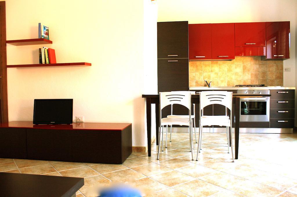 Aparthotel Residenze L'Isola Surf House Porto Pollo Zimmer foto